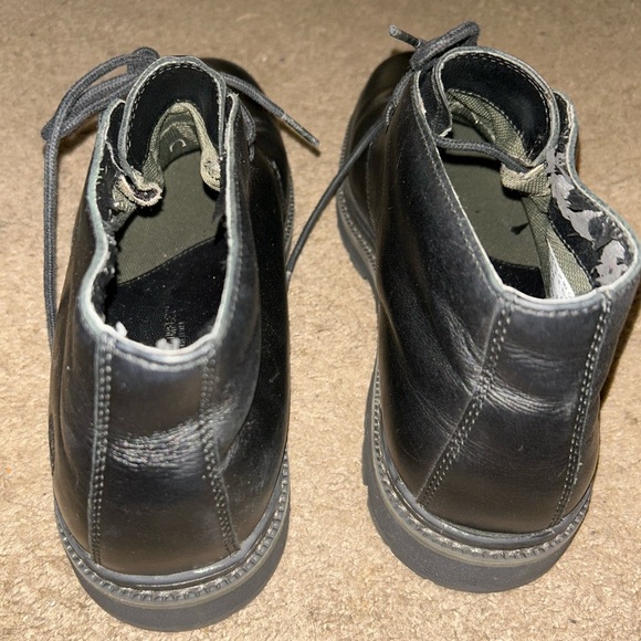 Timberland Black Chukka Boots with Minimalist Design - Picture 4 of 7